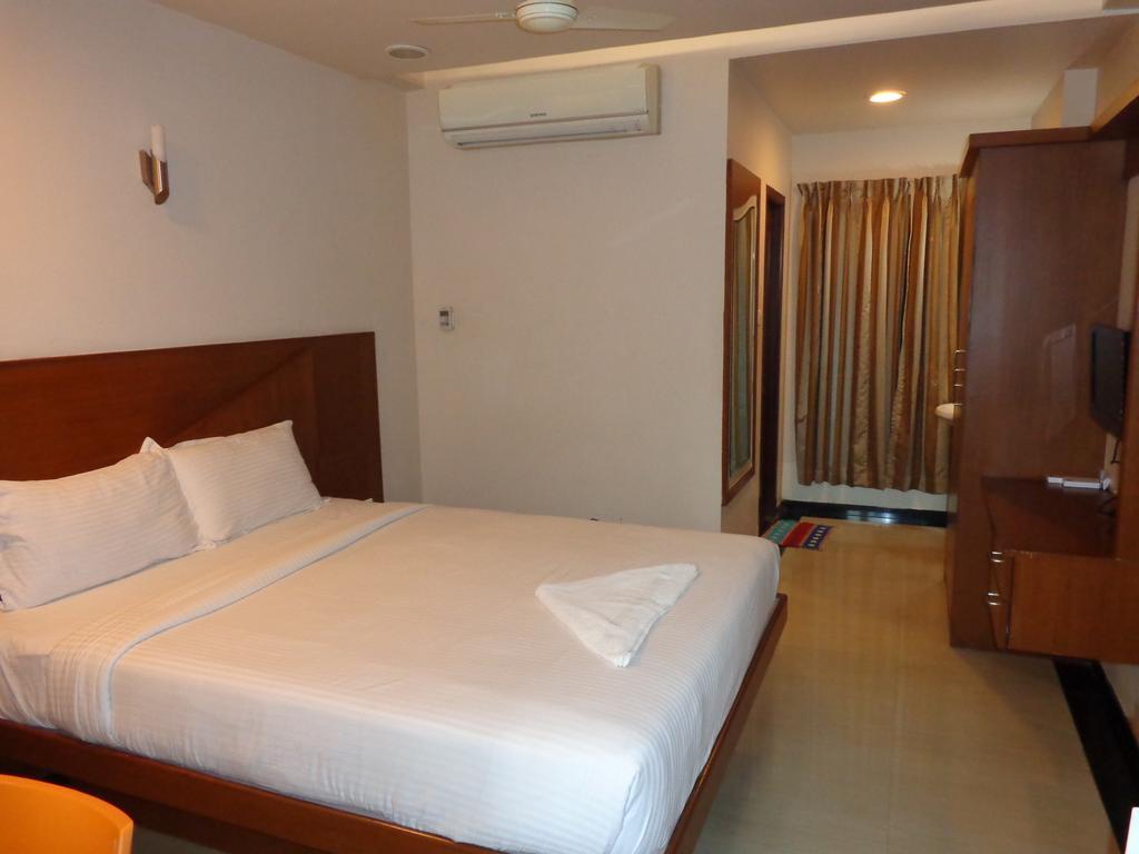 Hotel Sanu International Nāmakkal Zimmer foto